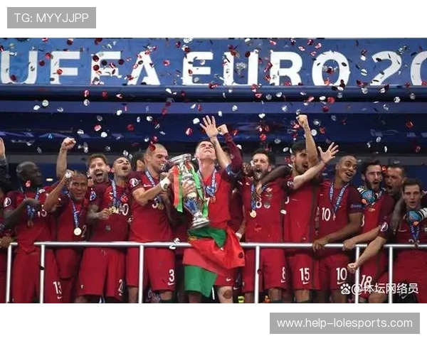 用足球改变命运的传奇球星如何从贫困走向世界巅峰