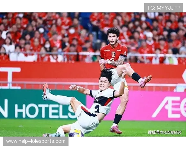 足球明星挑战极限技艺展示与创意表演，技惊四座引发全场欢呼