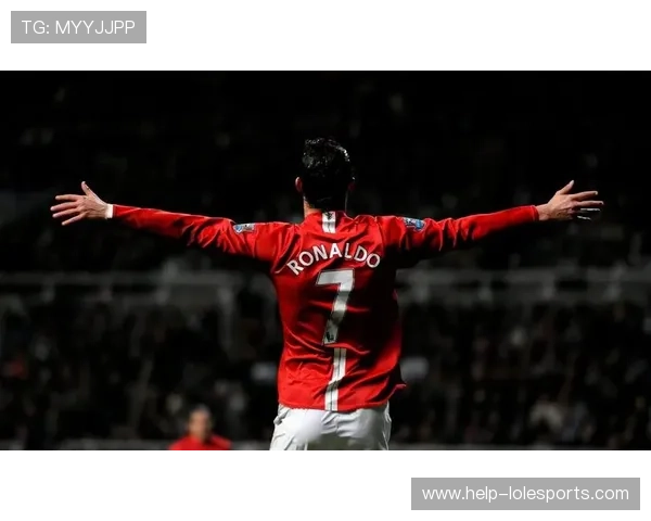 足球球星黑白光影下的传奇岁月与永恒经典瞬间 足球球星黑白光影下的传奇岁月与永恒经典瞬间